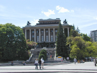 ガブロヴォの中央広場と文化会館